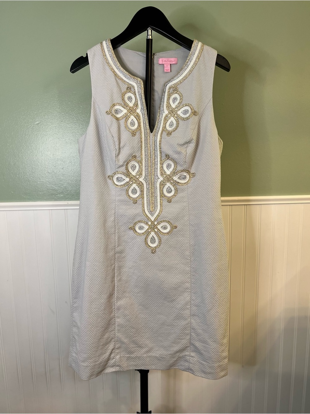 EUC-Lilly Pulitzer Mila Grey Seaside Shift Dress with Gold Embroidery. Size 6